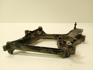 Mercedes Benz C-Class 204 (2007–2014) Generaatori kinnitus A6512011109 - 6