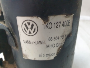 Volkswagen Golf V (2003–2009) Kraftstofffiltergehäuse 1K0127400E - 2