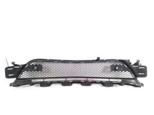 Mercedes Benz CLA-Class W117 (2013–2019) Priekšējā bampera apakšējā reste A1178852122 - 2