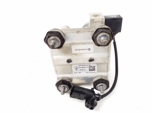 Porsche Cayenne (2010–2017) Cita detaļa zem motora pārsega 7P5816111A - 2