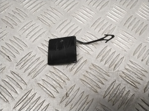 Abdeckung für die Abschleppöse an der Frontstoßstange - 86589NI000