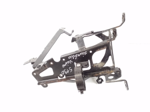 Porsche Cayenne (2010–2017) Power steering pump bracket 7P5819545A - 2
