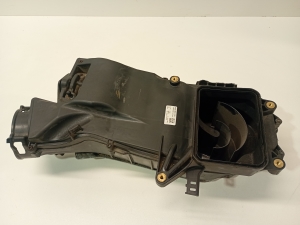 Infiniti Q50 (2013–2026) Luftfiltergehäuse A6510901301 - 4