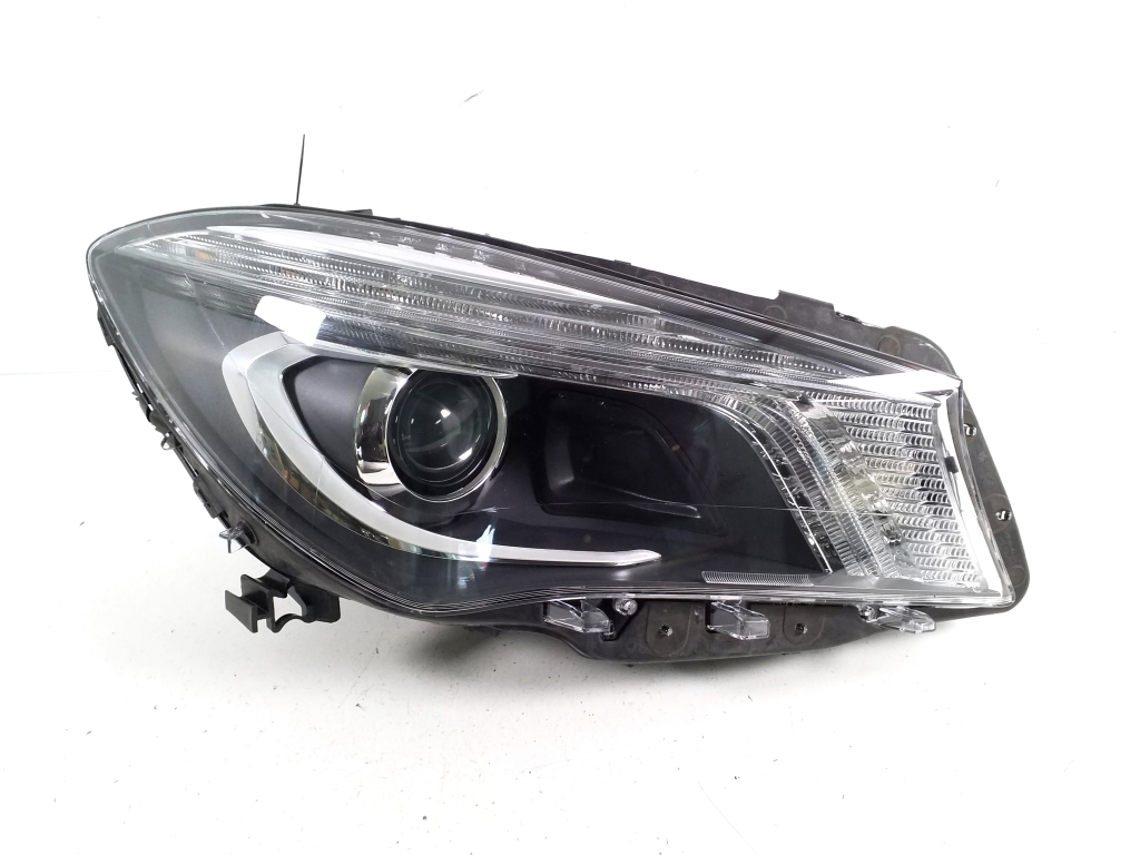 Mercedes Benz CLA-Class W117 (2013–2019) Esituli A1179065200 Mercedes Benz CLA-Class W117 (2013–2019) Esituli A1179065200