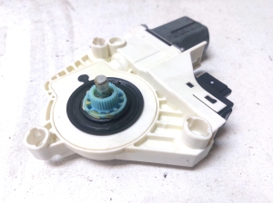 Hinterer Seitentür-Fensterhebermotor - 8K0959811