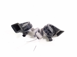   Horn  - LJ9T13802BA 