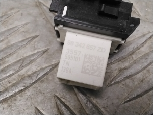 Citroen C4 C41 (2020–2026) Other switch 98342657ZD - 4