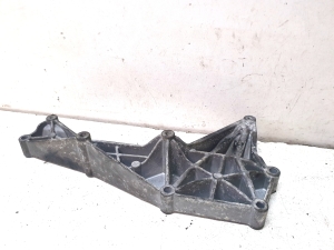 AUDI A4 B8 (2007–2016) AGR-Ventilhalter 03L131159 - 2
