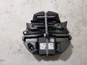   Tööriistakast pakiruumis ja selle osad  - 4M8012109B 