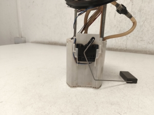 Volkswagen Tiguan (2007–2016) Kütusepump paagis 5N0919088L - 4