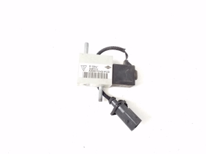   Air conditioner hose valve  -  