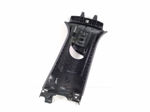 Ford Mustang Mach-E Mach-E (2020–2026) Keskpiilari siseviimistlus LJ8BR24583AGW - 3
