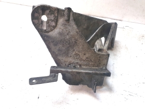 Volkswagen Touareg I (2002–2010) Engine bracket 070199307A - 3