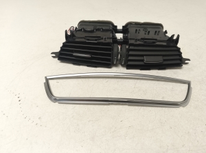 Dashboard air vent grilles - A2048308454