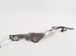 Ford Mustang Mach-E Mach-E (2020–2026) Kapoti hing LJ8BR16C964AE - 3