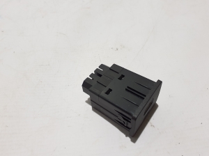Ford Mustang Mach-E Mach-E (2020–2026) USB-pesa ML3T14F014AB - 2