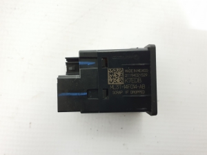 Ford Mustang Mach-E Mach-E (2020–2026) USB-pesa ML3T14F014AB - 3