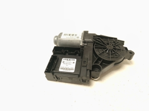   Priekšējo durvju logu pacēlāja motoriņš  - 5K0959792A 