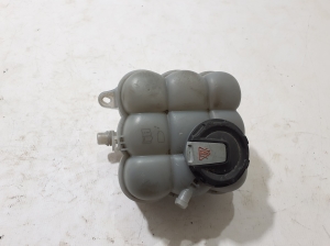   Dzesēšanas šķidruma tvertne  - 4M0121405AA 