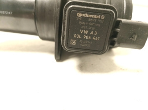 Skoda Octavia II (2004–2013) Mass air flow sensor 03L906461 - 4