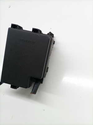 TOYOTA RAV 4 A4 (2012–2018) Drošinātāju bloki 8274142030 - 3