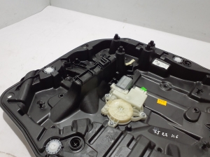 BMW X5 G05 (2018–2026) Aizmugurējo durvju logu pacēlājs 9450785 - 4