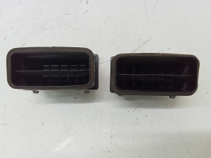 Opel Astra H (2004–2010) Salona ventilācijas restes 13228916 - 4