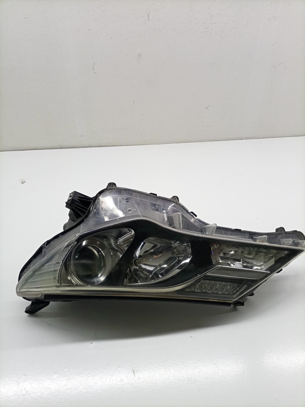 TOYOTA RAV 4 A4 (2012–2018) Esituli 8117042562 TOYOTA RAV 4 A4 (2012–2018) Esituli 8117042562