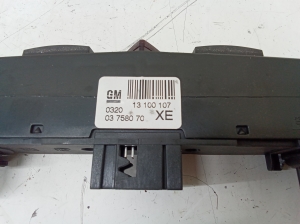 Opel Astra H (2004–2010) Hazard light switch 13100107 - 3