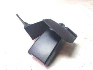 AUDI A4 B8 (2007–2016) Sicherheitsgurtschloss hinten 8K0857740B - 3