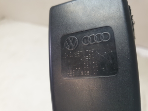 AUDI A4 B8 (2007–2016) Priekšējā sēdekļa drošības jostas sprādze 8K0857755D - 5