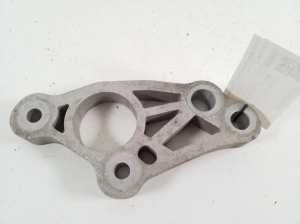   Motora kronšteins  - LJ9C5A095AD 