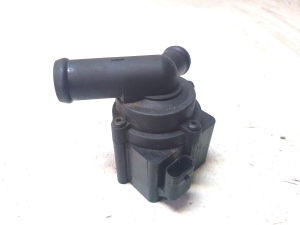 AUDI A4 B8 (2007–2016) Zusatzwasserpumpe 03L965561 - 3