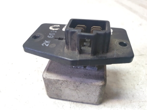 Cabin shoulder motor resistance - 2K661