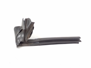 Rear quarter glass seal - A1726700838