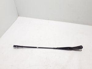 AUDI Q8 (2018–2026) Esiklaasi puhasti hoob 4M8955408 - 4