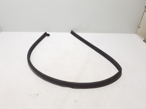   Other part of the sill  - 4M8833178A 