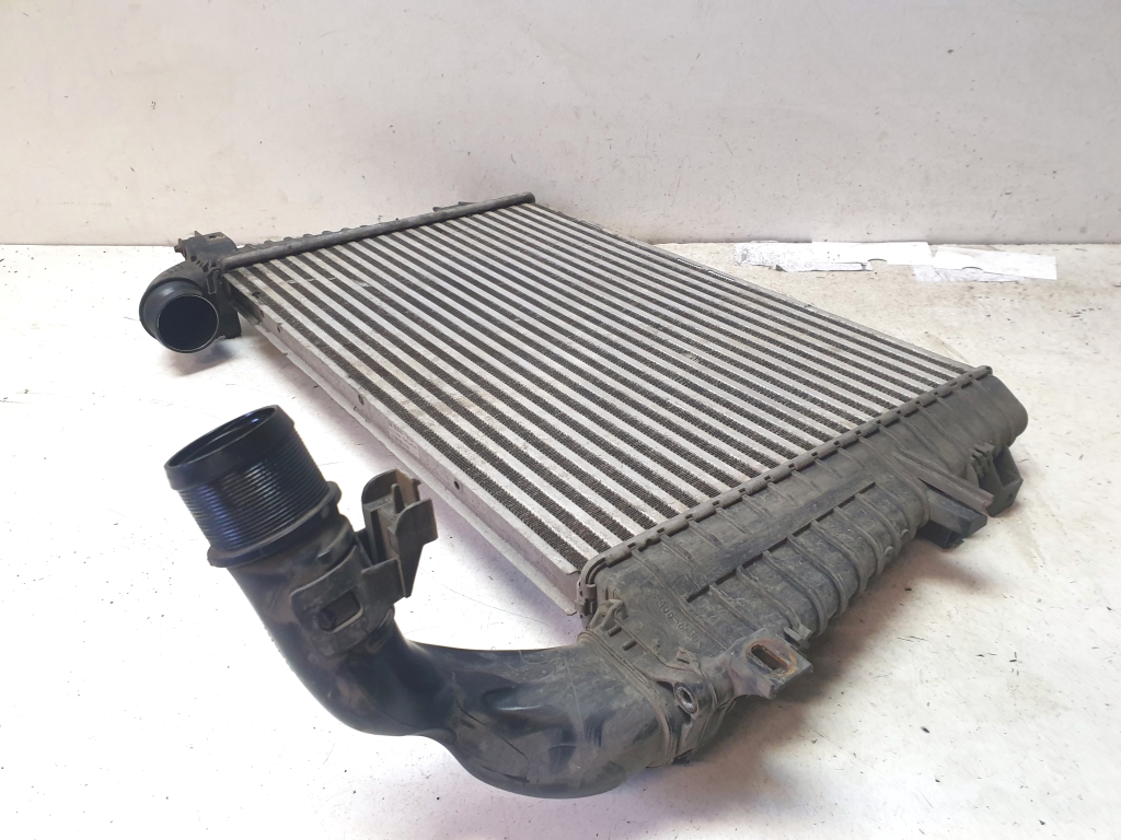 Opel Zafira B (2005–2014) Intercooler 13171435 Opel Zafira B (2005–2014) Intercooler 13171435