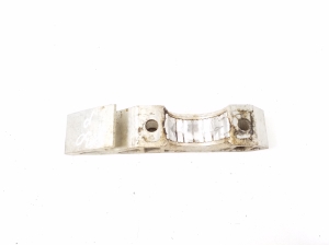 Porsche Cayenne (2010–2017) Esimese stabilisaatori kinnitus 7L0411063B - 2