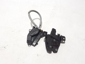 BMW X5 G05 (2018–2026) Trunk lid lock 7461674 - 3