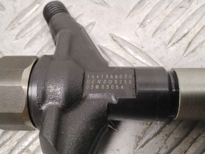 Subaru Outback (2009–2014) Fuel injector 16613AA030 - 2