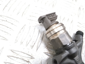 Subaru Outback (2009–2014) Fuel injector 16613AA030 - 3