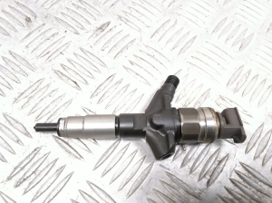 Subaru Outback (2009–2014) Fuel injector 16613AA030 - 4
