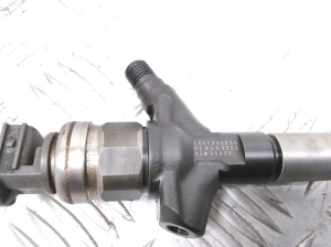 Subaru Outback (2009–2014) Fuel injector 16613AA030 - 5