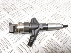 Subaru Outback (2009–2014) Fuel injector 16613AA030 - 2