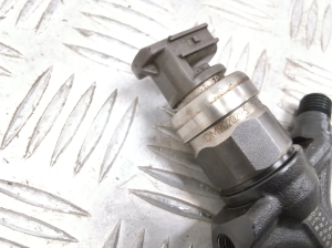Subaru Outback (2009–2014) Fuel injector 16613AA030 - 4