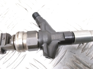 Subaru Outback (2009–2014) Fuel injector 16613AA030 - 5