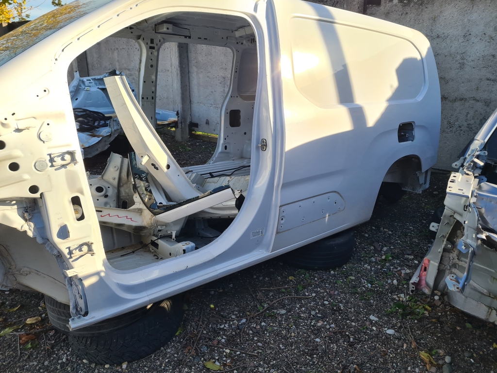 Opel Combo E (2018–2026) Virsbūve Opel Combo E (2018–2026) Virsbūve