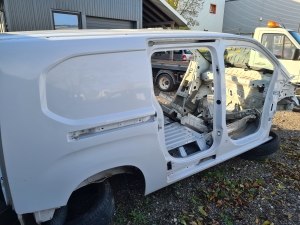 Opel Combo E (2018–2026) Tagumine poritiib ja selle osad - 2