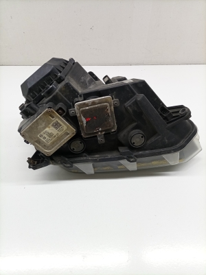 Volkswagen Amarok I (2010–2022) Headlight 2H1941015T - 4